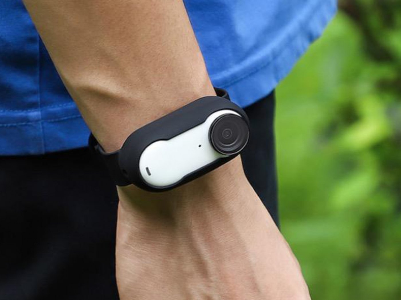 Bílý silikonový kryt a popruh na kameru Insta360 GO 3