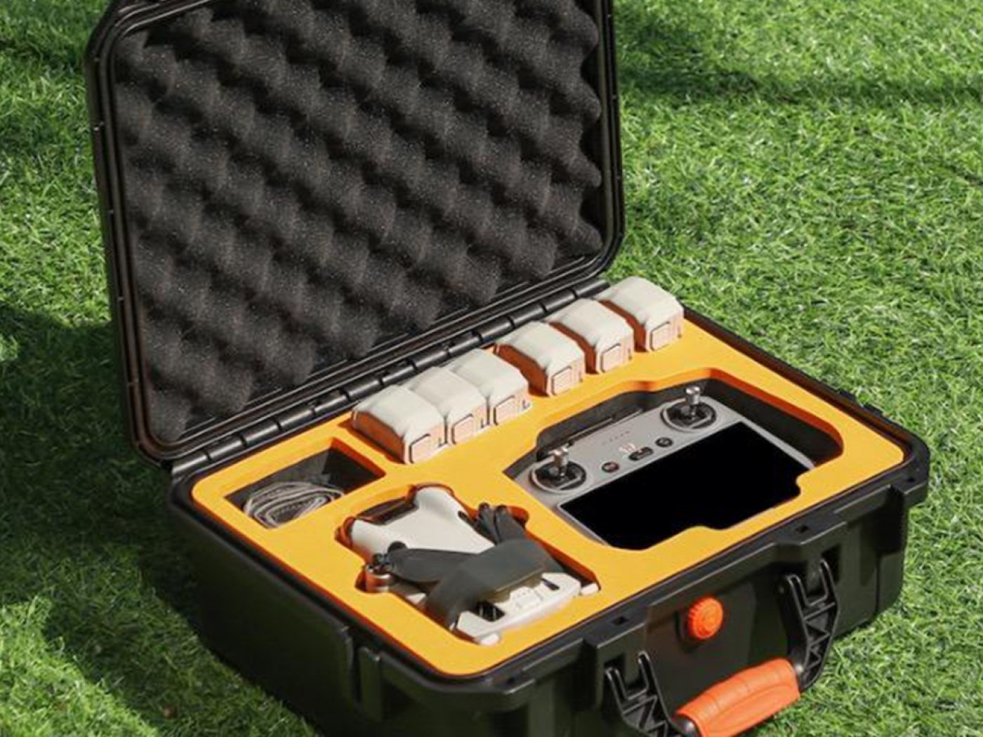 Voděodolný kufr s popruhem přes rameno na dron DJI Mini 4 Pro