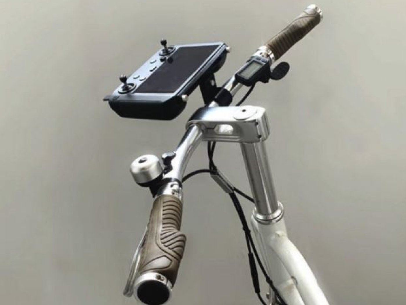 Držák na kolo pro dálkový ovladač DJI RC Pro