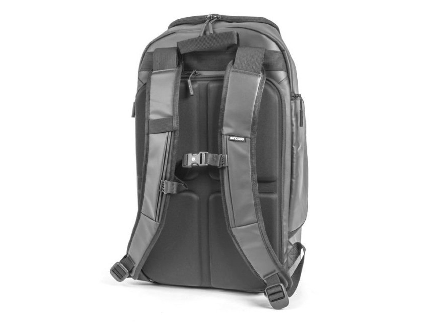 DJI Phantom 3 Standard + 2 baterie navíc + batoh Incase X