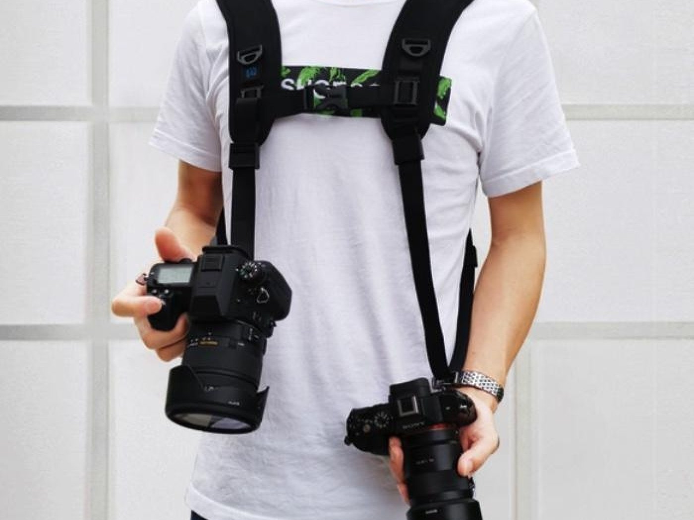 Popruh na ramena pro dva fotoaparáty
