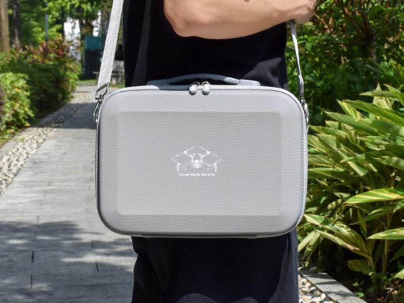 Světle šedé pouzdro na dron DJI Mini 4 Pro