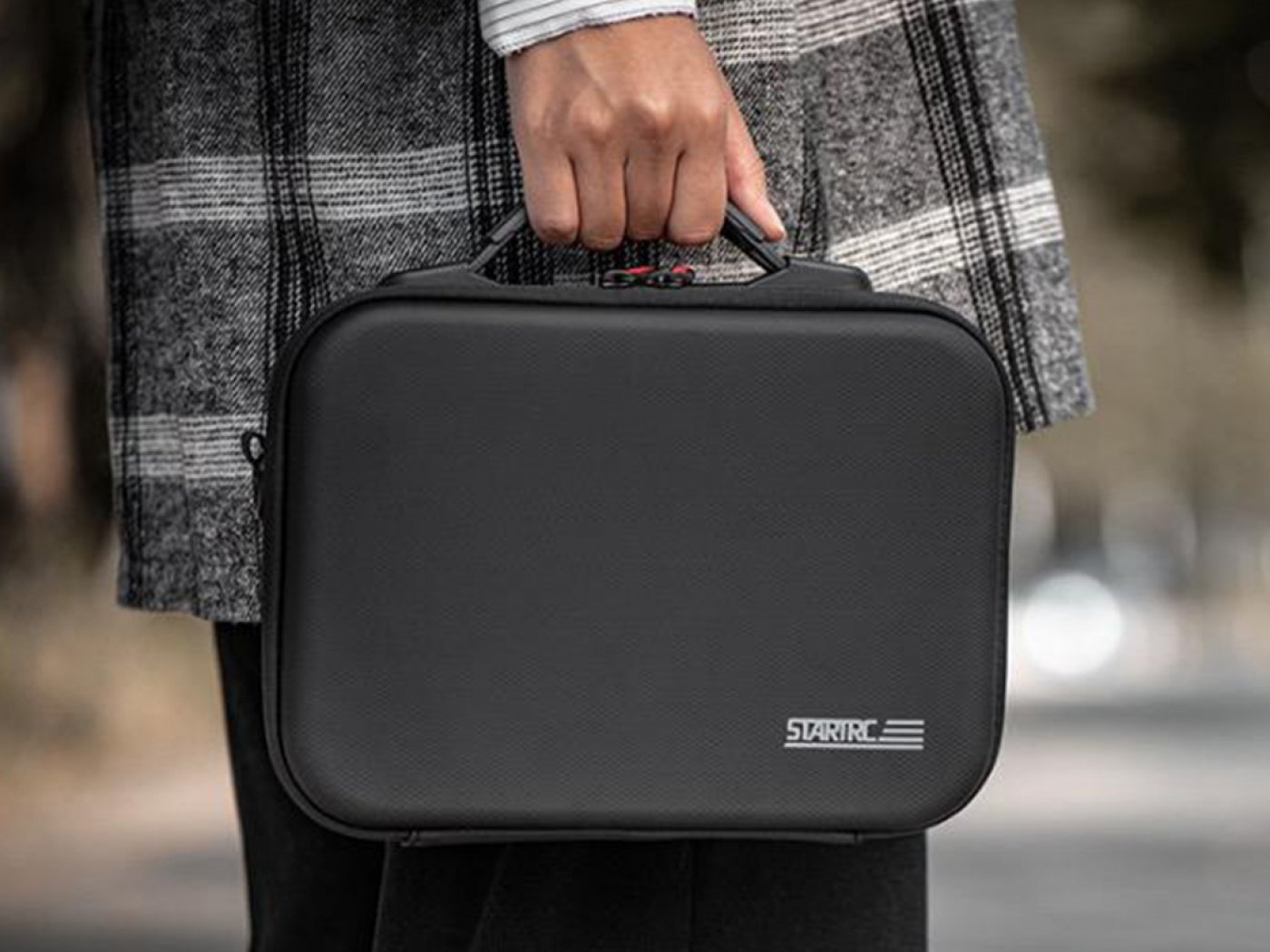 Černé pouzdro s popruhem na kameru Insta360 Ace Pro / Insta360 Ace Pro 2