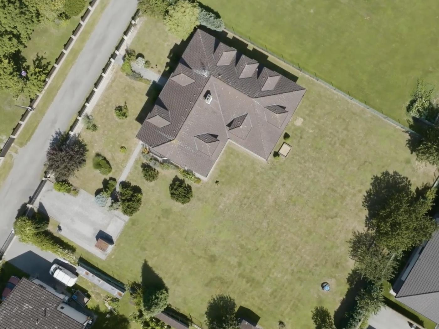 Pilot dronu – specialista na realitní byznys (z dronu, kamera, střih)