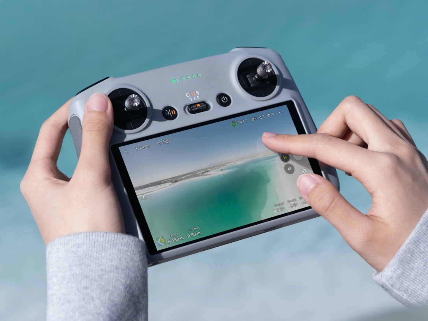 Dálkový ovladač s displejem DJI RC