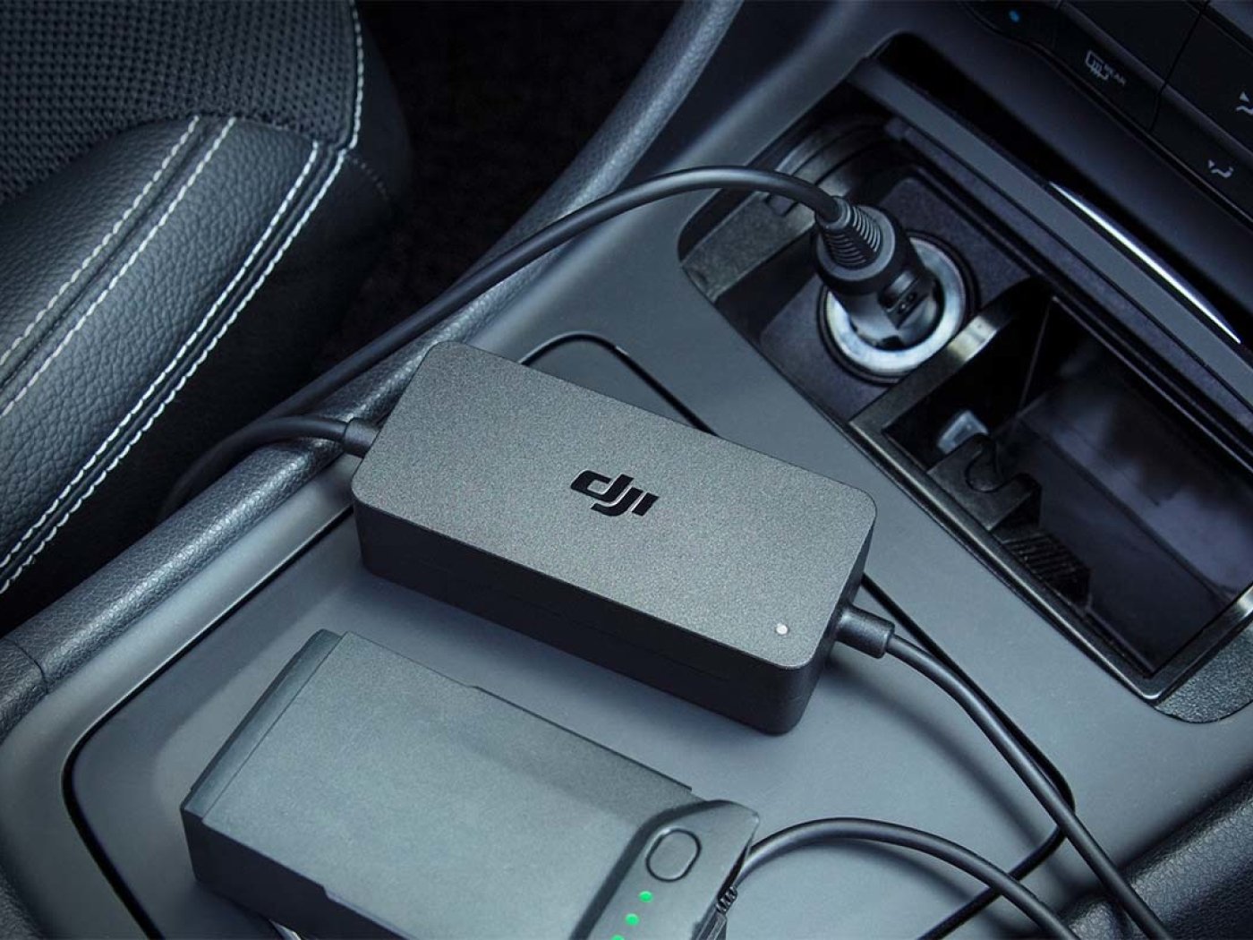 DJI Mavic Air nabíječ s autoredukcí (12V)