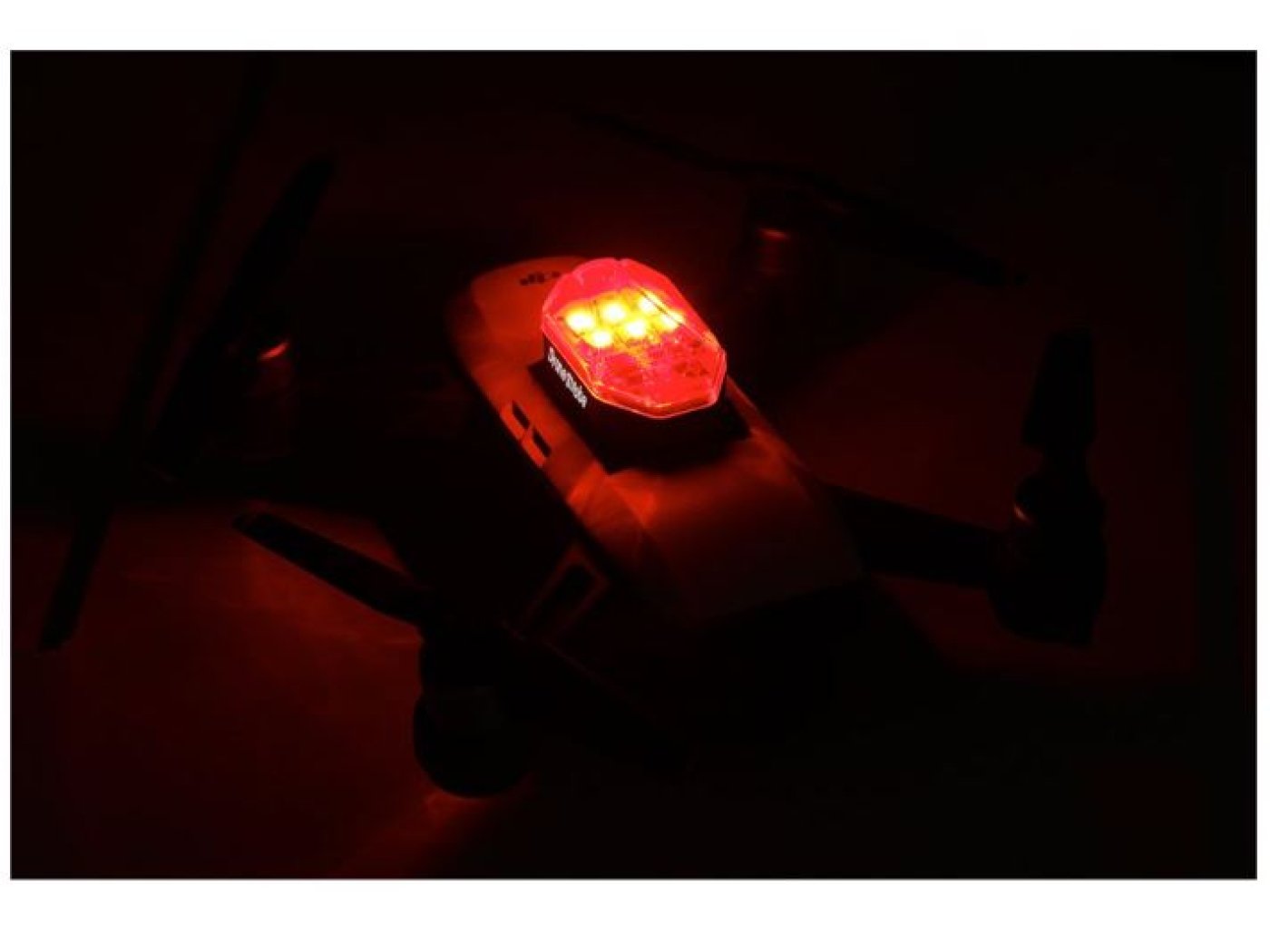 Přídavné blikající LED světlo na drony