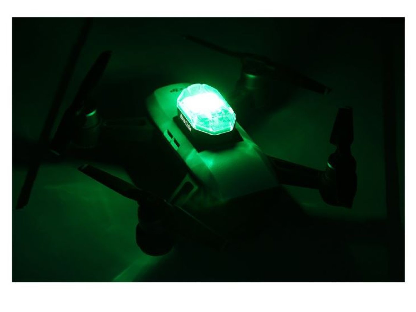 Přídavné blikající LED světlo na drony