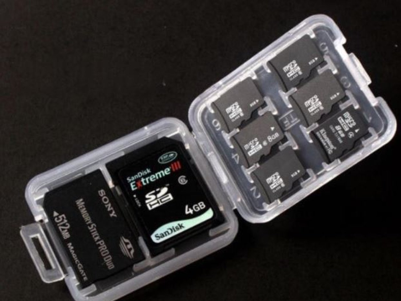 Transparentní pouzdro na paměťové karty